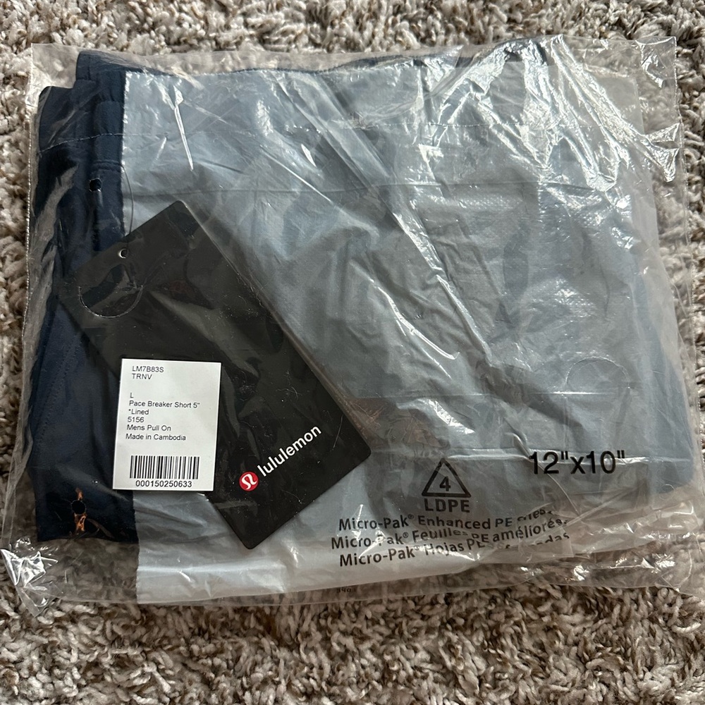 Men’s Lululemon Pace Breaker Short, 5”, size L, lined